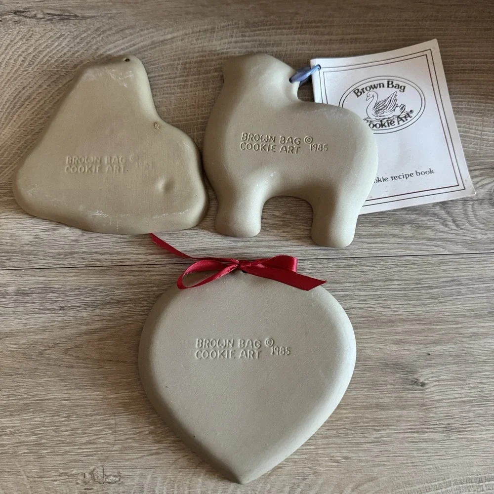 Brown Bag Cookie Art Molds Heart Bear Lamb Cookbook Rustic Lot Of 3 1985 Vintage